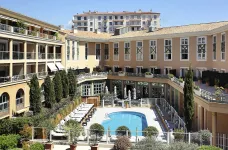 Courtyard and outdoor pool of the Grand Hôtel Roi René Aix-en-Provence Centre