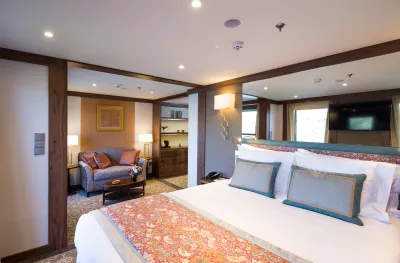 Deluxe balcony suite aboard the Douro Elegance ship