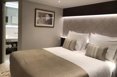 Luxurious double suite room on the MS William Wordsworth