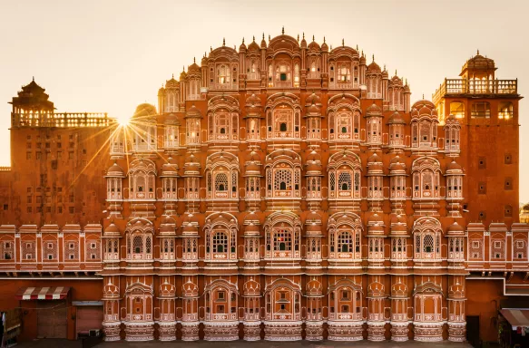 Hawa Mahal, five story sandstone palace featuring windows in a honeycomb-like fashion