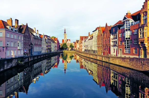 Spiegelrei in Bruges in the early morning, Belgium