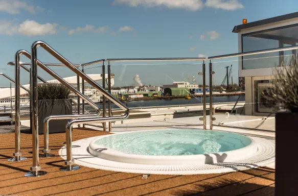 Outdoor hot tub aboard the William Shakespeare cruise ship