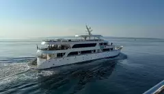 AMs Adriatic Sky on the ocean