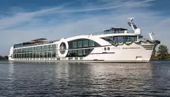 Exterior shot of the Porto Mirante cruise ship